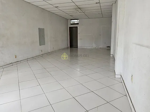 Loja à venda, no bairro Vila Julieta em Resende