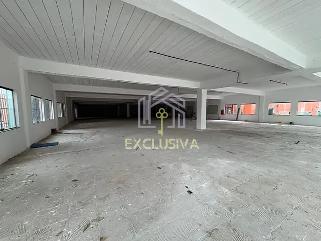 Loja com 130m², para alugar, no bairro Jardim Carioca em Rio de Janeiro