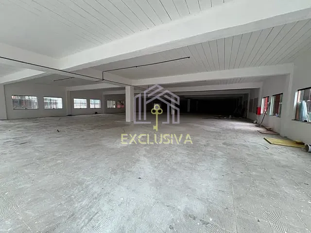 Loja com 130m², para alugar, no bairro Jardim Carioca em Rio de Janeiro