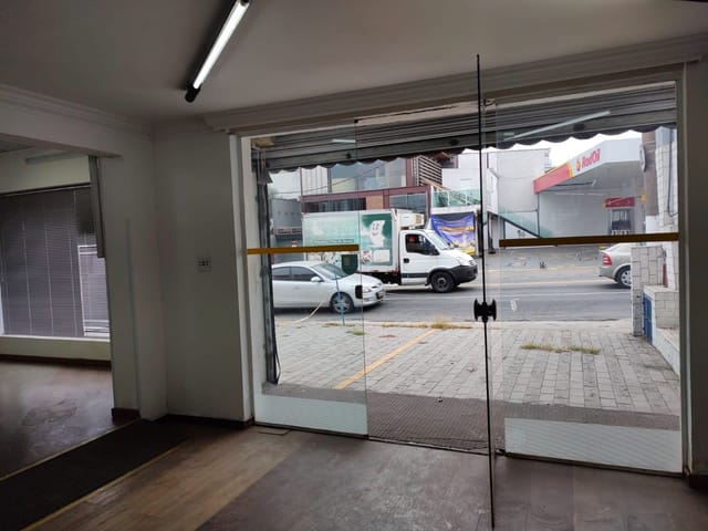 Loja com 320m², para alugar, no bairro Saúde em São Paulo