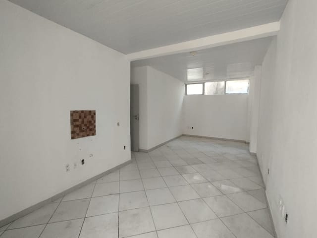 Loja à venda ou para alugar, no bairro Pituba em Salvador