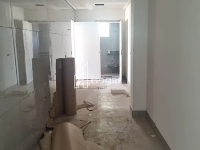 Loja com 595m², para alugar, no bairro Centro em Cambé