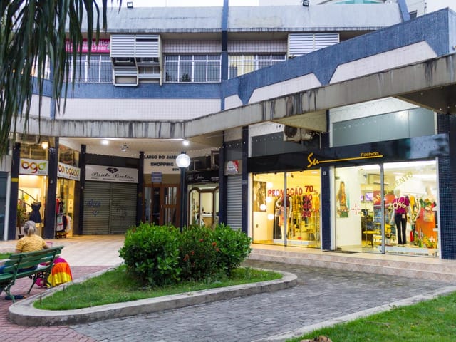 Loja à venda ou para alugar, no bairro Jardim Camburi em Vitória