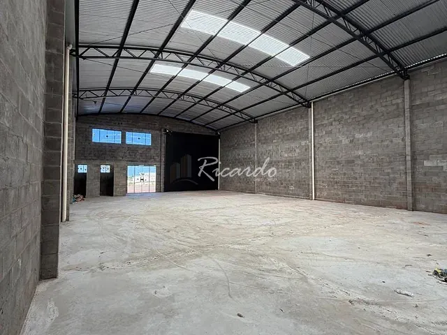 Loja com 300m², à venda, no bairro Residencial Cidade Jardim em Arapongas