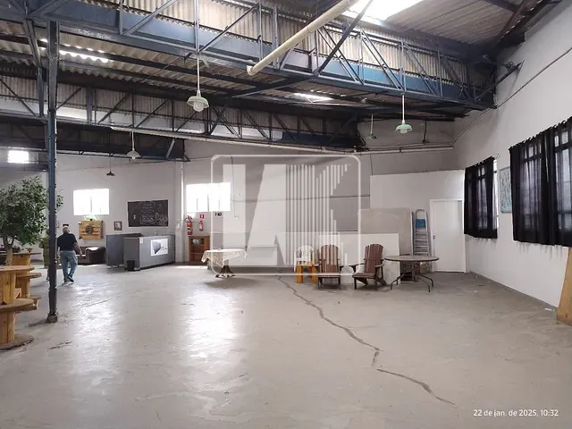 Loja com 678m², à venda, no bairro Vila Palmares em Santo André