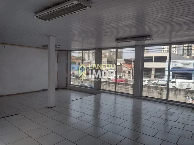 Loja com 234m², à venda, no bairro Vila Vianelo em Jundiaí