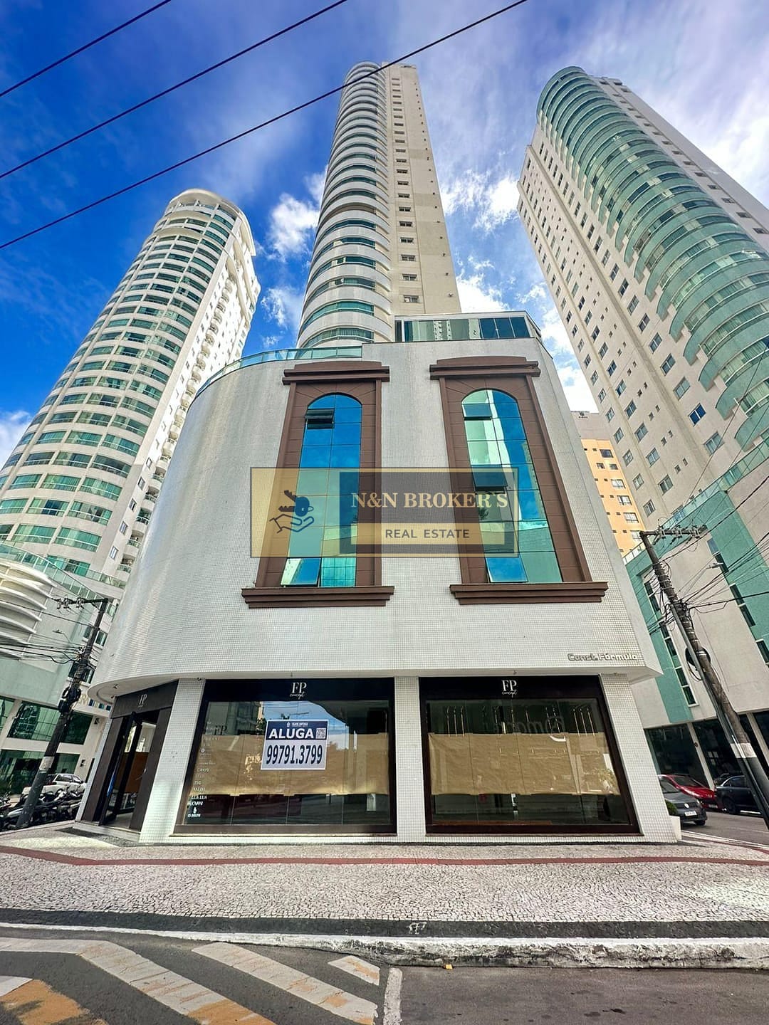 Loja-Salão para alugar, 300m² - Foto 1