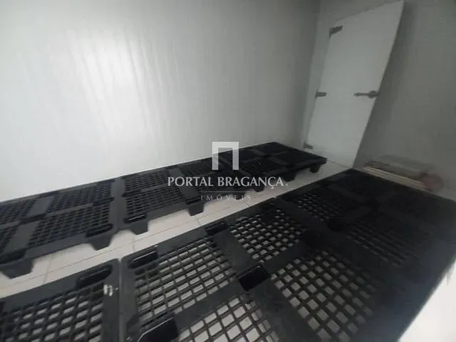 Loja com 140m², à venda, no bairro Residencial Quinta dos Vinhedos em Bragança Paulista