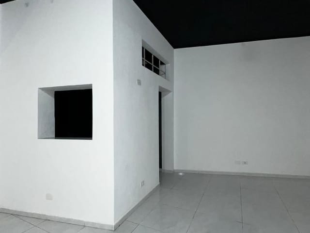 Foto do Loja - Salão para locação 60m2, pintado, com 1 banheiro, escritório e 1 vaga na garagem, próximo à Rod. Raposo Tavares, na região do Butantã, São Paulo, SP | Pecoraro Imóveis