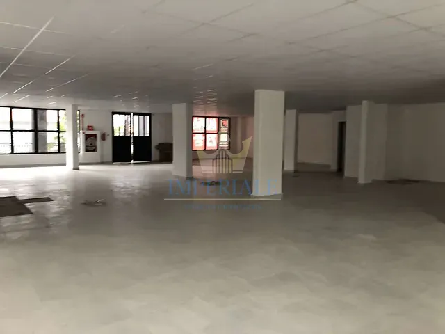 Loja com 1574m², para alugar, no bairro Centro em Ponta Grossa