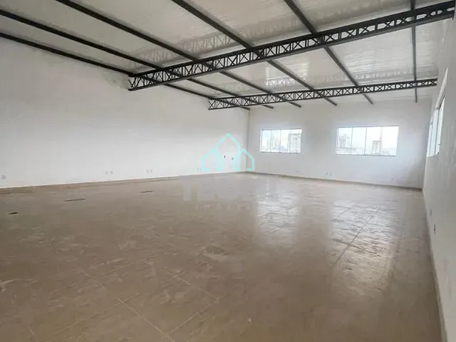 Loja com 316m², para alugar, no bairro Centro em Taubaté