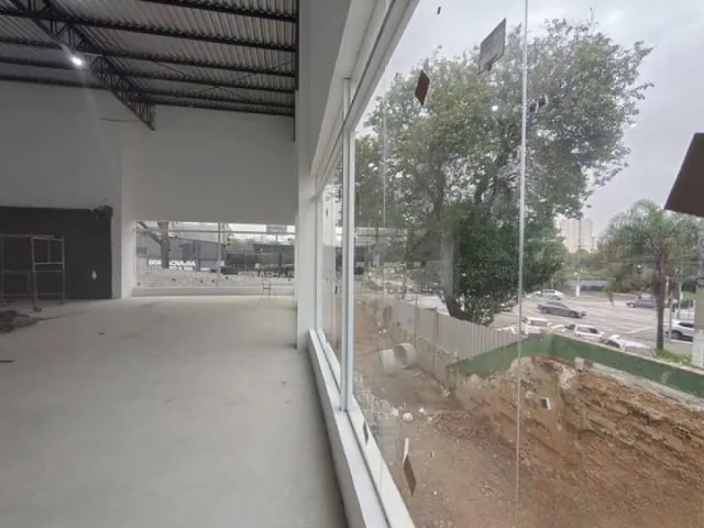 Loja com 892m², para alugar, no bairro Vila Scarpelli em Santo André