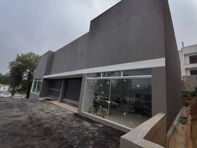 Loja com 892m², para alugar, no bairro Vila Scarpelli em Santo André