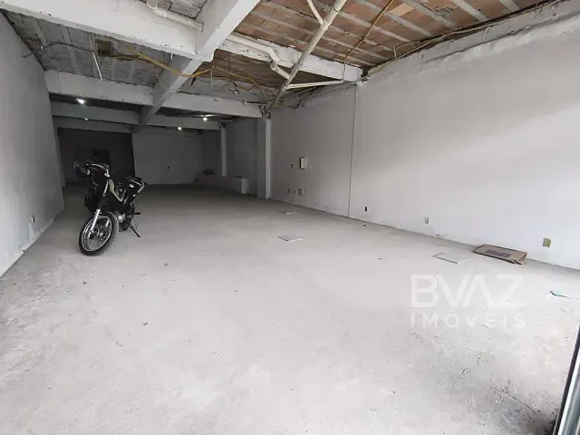 Loja com 210m², para alugar, no bairro Centro em Cabo Frio