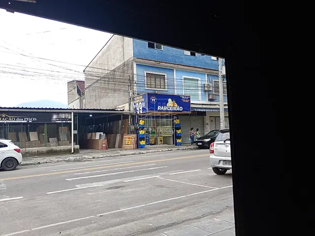 Loja com 120m², para alugar, no bairro Centro em Guapimirim