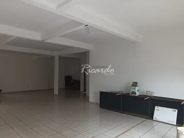 Loja com 140m², para alugar, no bairro Conjunto Del Condor em Arapongas