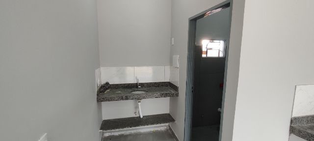 Loja com 28m², para alugar, no bairro Jardim dos Buritis em Aparecida de Goiânia