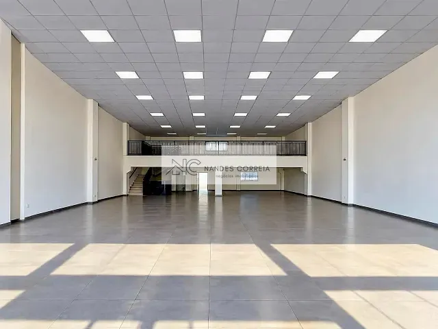 Loja com 300m², à venda ou para alugar, no bairro Centro em Londrina