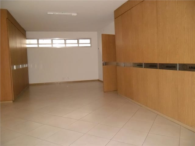 Loja com 373m², para alugar, no bairro Parque São Jorge em São Paulo