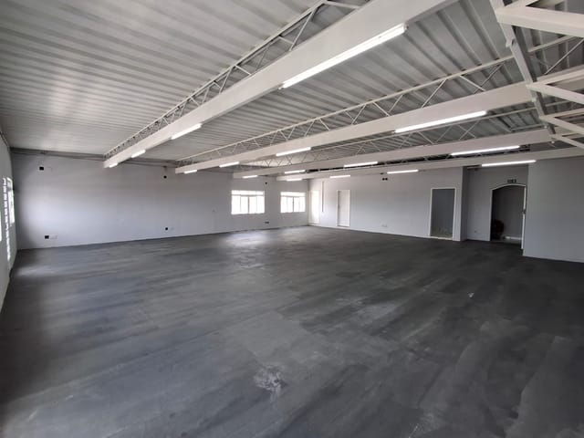 Loja com 250m², para alugar, no bairro Jardim D Abril em São Paulo