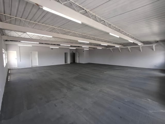 Loja com 250m², para alugar, no bairro Jardim D Abril em São Paulo