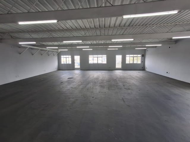 Loja com 250m², para alugar, no bairro Jardim D Abril em São Paulo