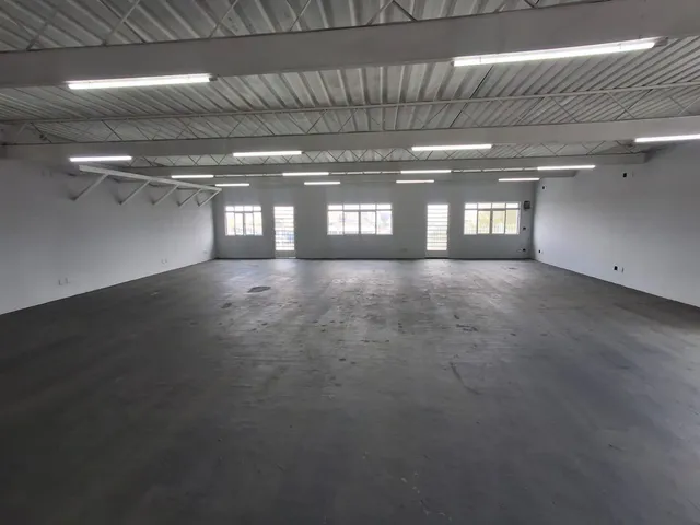 Loja com 250m², para alugar, no bairro Jardim D Abril em São Paulo