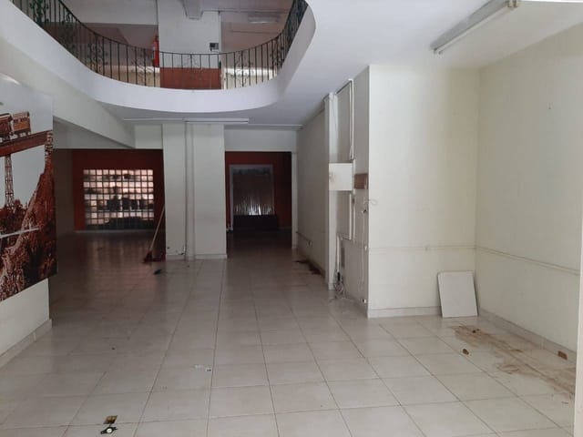 Loja à venda ou para alugar, no bairro Centro em Petrópolis