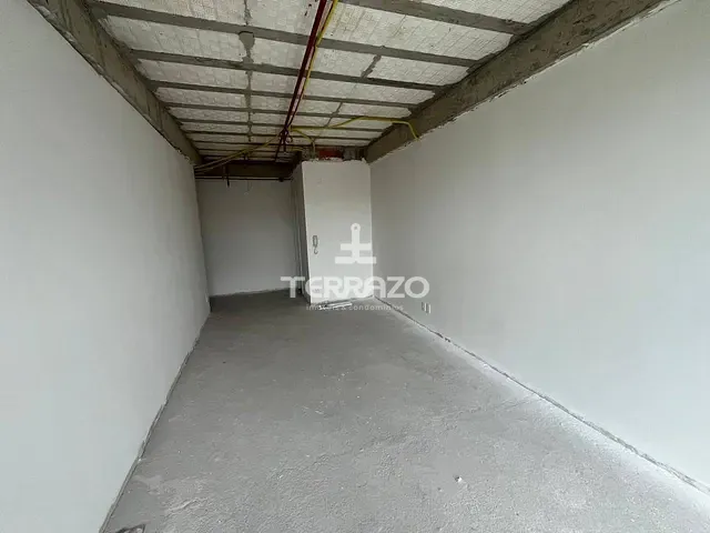 Sala com 30m², à venda, no bairro Laranjal em Volta Redonda