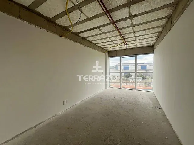 Sala com 30m², à venda, no bairro Laranjal em Volta Redonda