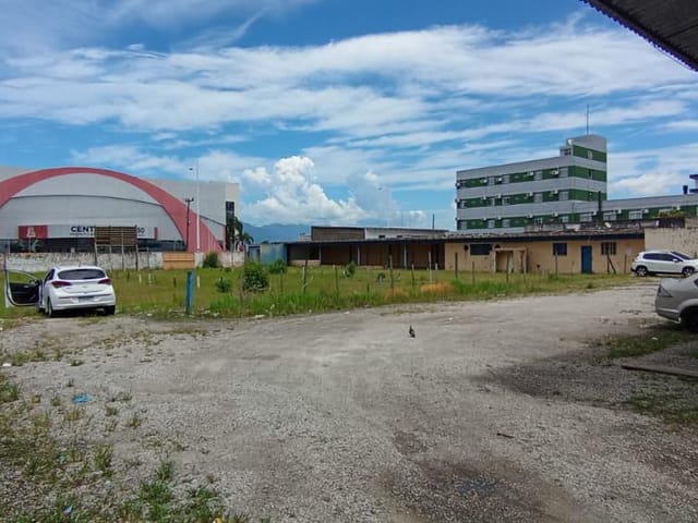 Loja com 2250m², para alugar, no bairro Campinas em São José