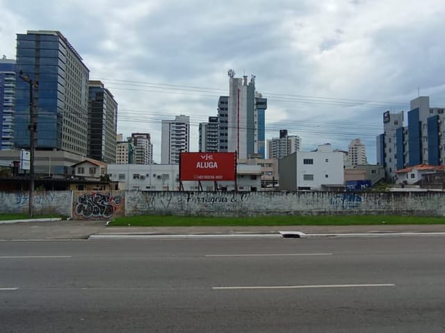 Loja com 2250m², para alugar, no bairro Campinas em São José