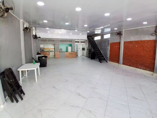 Loja com 200m², para alugar, no bairro Bangu em Rio de Janeiro