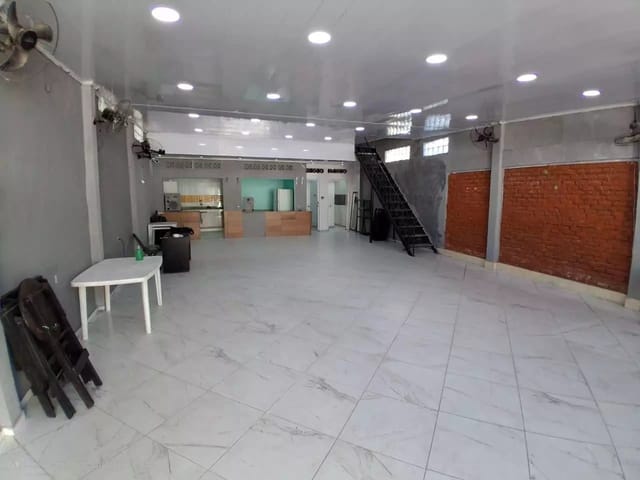 Loja com 200m², para alugar, no bairro Bangu em Rio de Janeiro