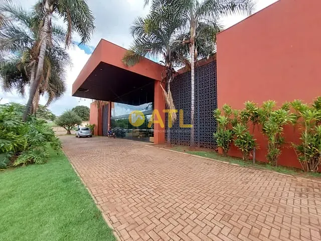 Loja com 4000m², para alugar, no bairro Jardim Santa Fé em Ourinhos