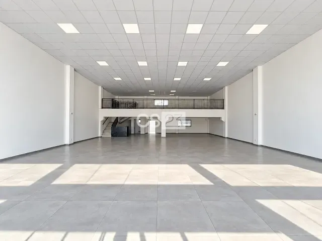 Loja com 420m², para alugar, no bairro Centro em Londrina