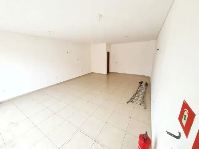 Loja para alugar, no bairro Vila Resende em Caçapava