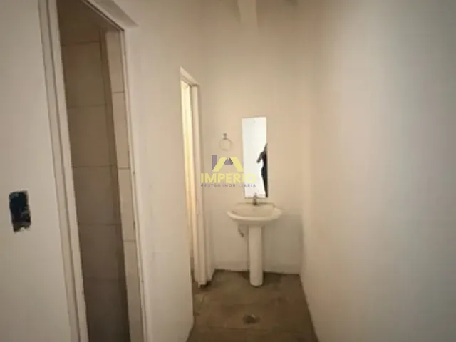 Galpão / Barracão com 180m², para alugar, no bairro Loteamento Terras de São Pedro e São Paulo em Salto