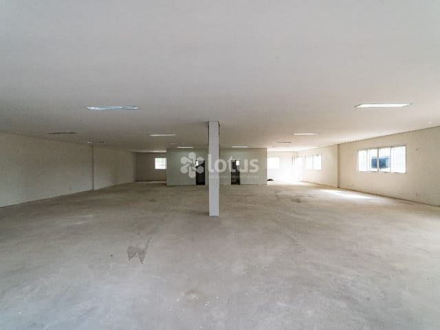 Loja com 370m², para alugar, no bairro Paraíso (Polvilho) em Cajamar