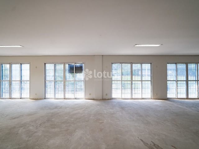 Loja com 370m², para alugar, no bairro Paraíso (Polvilho) em Cajamar
