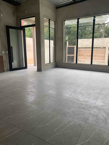 Galpão / Barracão com 250m², para alugar, no bairro Residencial Jardim Aurora em Pindamonhangaba