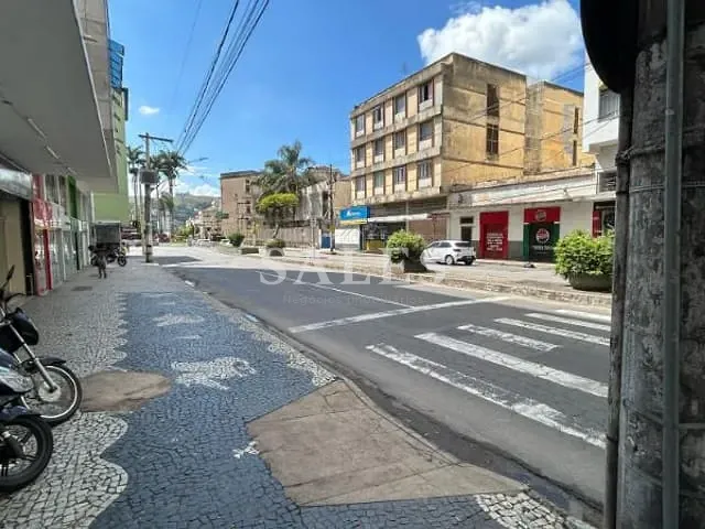 Loja com 260m², para alugar, no bairro Centro em Juiz de Fora