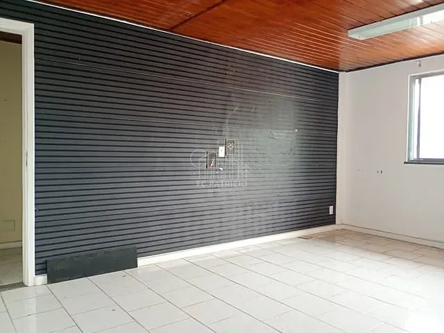 Loja com 45m², para alugar, no bairro Centro em Guapimirim