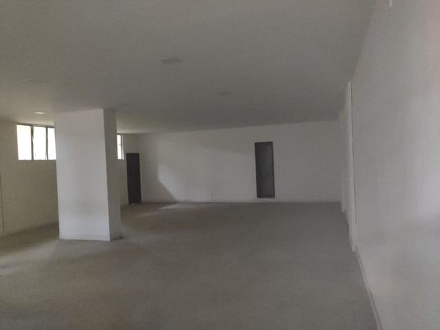 Loja com 280m², para alugar, no bairro Centro em Juiz de Fora