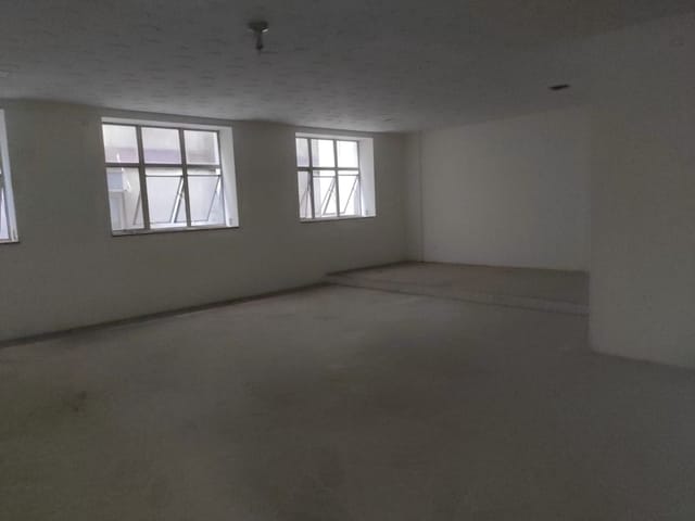 Loja com 280m², para alugar, no bairro Centro em Juiz de Fora
