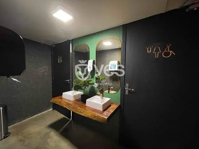 Loja com 470m², à venda, no bairro Centro em Araxá