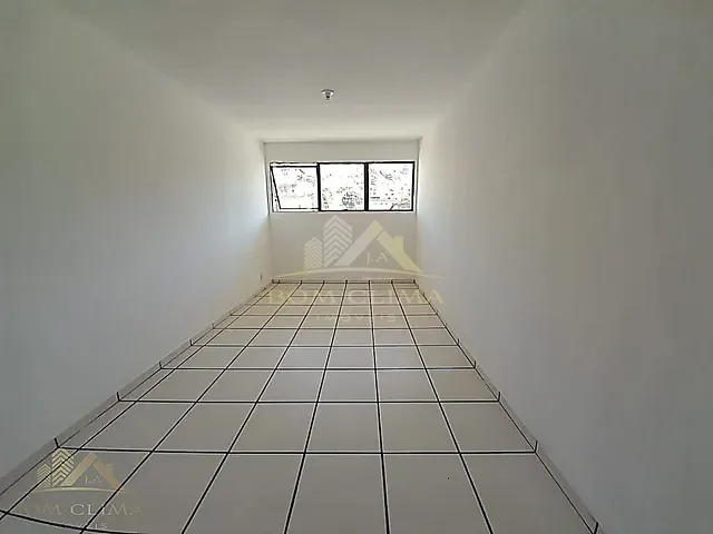 Loja com 33m², para alugar, no bairro Santa Terezinha em Juiz de Fora