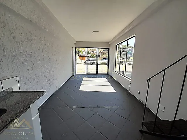 Loja com 33m², para alugar, no bairro Santa Terezinha em Juiz de Fora