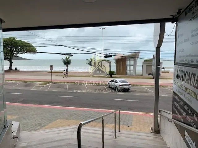 Loja à venda ou para alugar, no bairro Praia do Morro em Guarapari