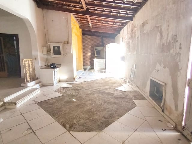 Loja com 400m², à venda, no bairro Ramos em Rio de Janeiro